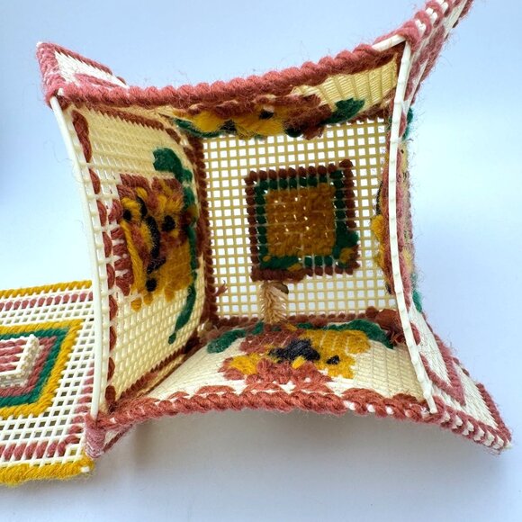 Handmade Needlepoint Owl Trinket Box Vtg Plastic Canvas Holiday Decor 5" - Picture 6 of 9